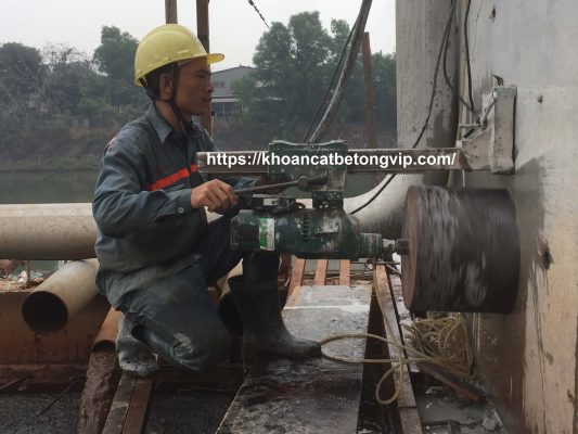 Khoan rút lõi bê tông quận 4 (2)